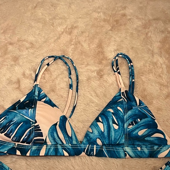 Tropical Blue Leaf Print Bikini - Picture 3 of 7